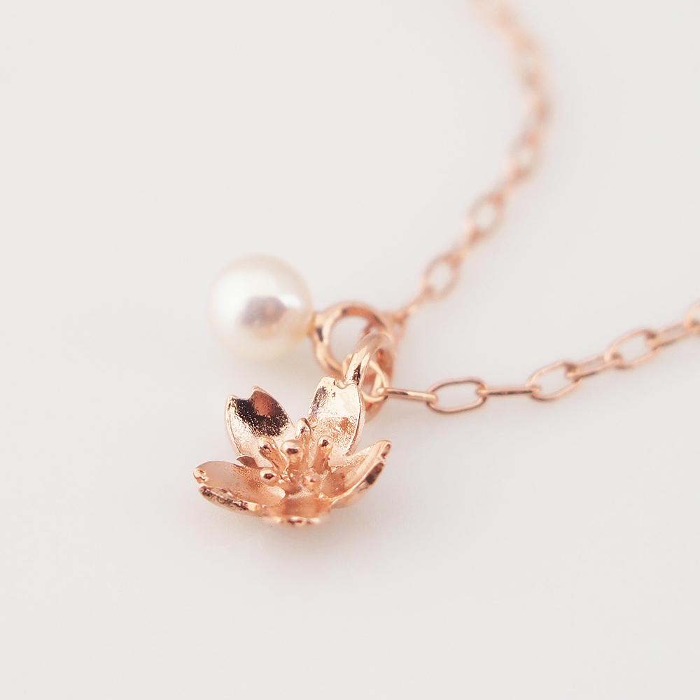 桜とパールのネックレス